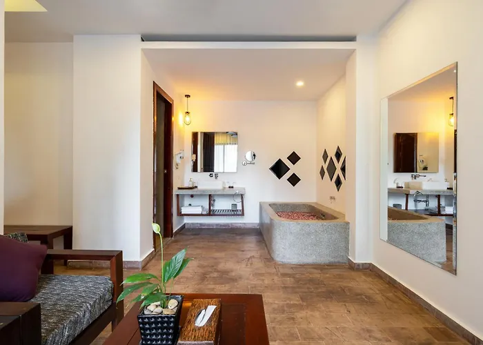 Angkor Breeze & Hotel 4*